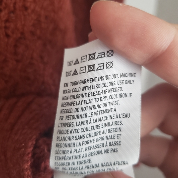 American Eagle Textured V-neck sweater - Picture 9 of 9